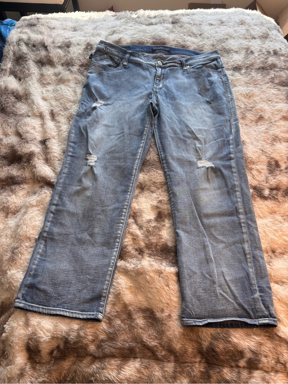 Rock & Republic Light Blue Distressed Capri Jeans